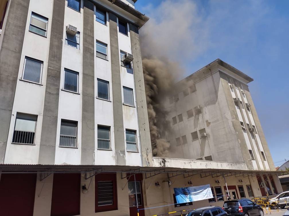 Cinco pacientes morrem após incêndio no Hospital de Bonsucesso, no Rio