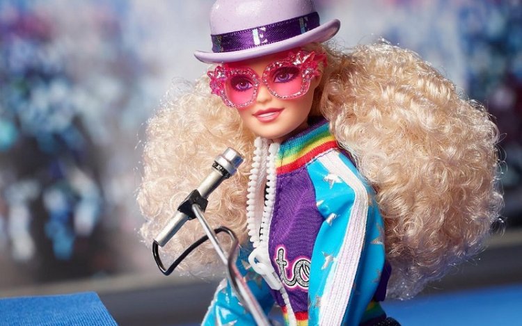 Barbie ganha looks inspirados em Elton John