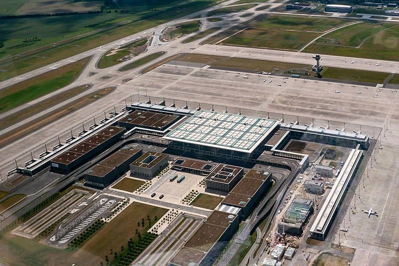 Aeroporto em Berlim prometido para 2011 é inaugurado em pleno lockdown