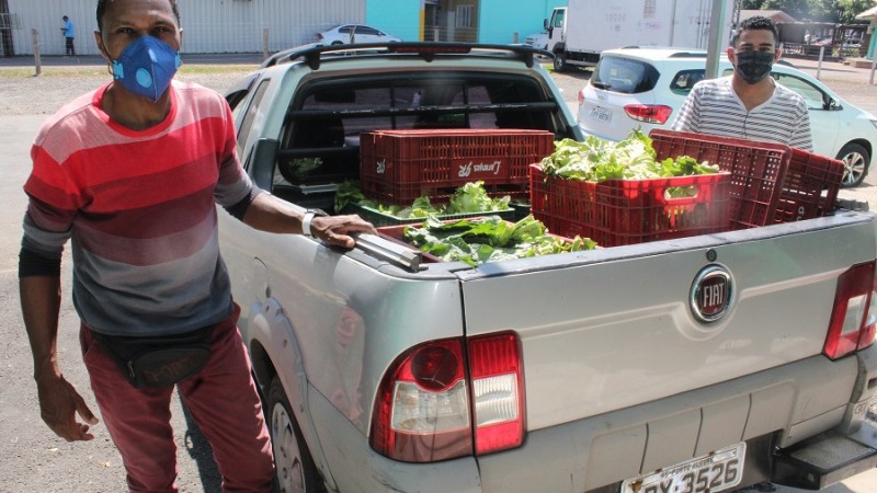 Atacadistas e produtores da Ceasa reforçam estoque de alimentos para doação