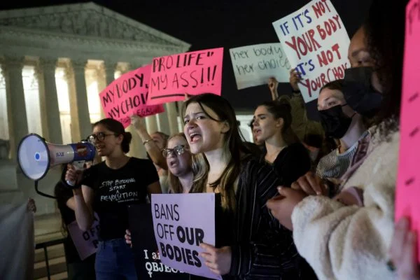 Grupos pró e contra o aborto tomam frente da Suprema Corte dos EUA