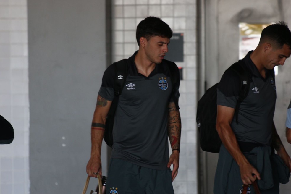 Sem Suárez, Grêmio embarca para enfrentar o Palmeiras; veja os relacionados