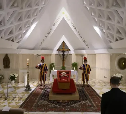 Papa Francisco transforma funerais papais para romper com tradição imperio