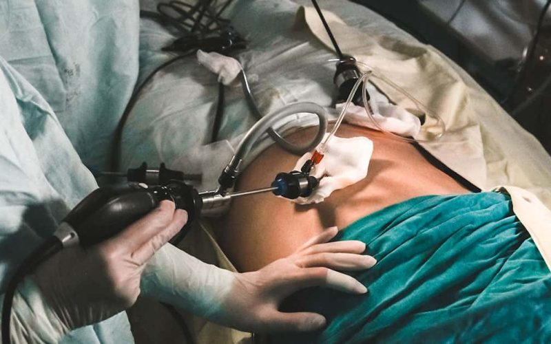 Minimamente invasiva ou cirurgia tradicional? Vantagens e desvantagens
