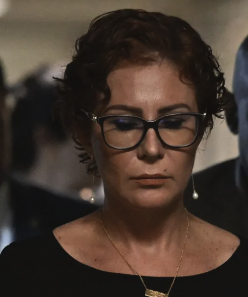 Carla Zambelli e mais seis brasileiras estão na lista da Interpol por crimes graves