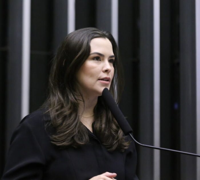 Maria Arraes propõe e Câmara dos Deputados aprova mudança de nome da Sala de Líderes para “Sala Miguel Arraes”