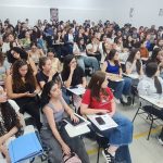 Singular Anglo tem curso voltado para alunos de escola pública e concurso de bolsas
