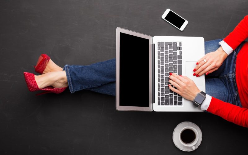 Mulheres avançam na tecnologia e lideram transformação nos lares brasileiros