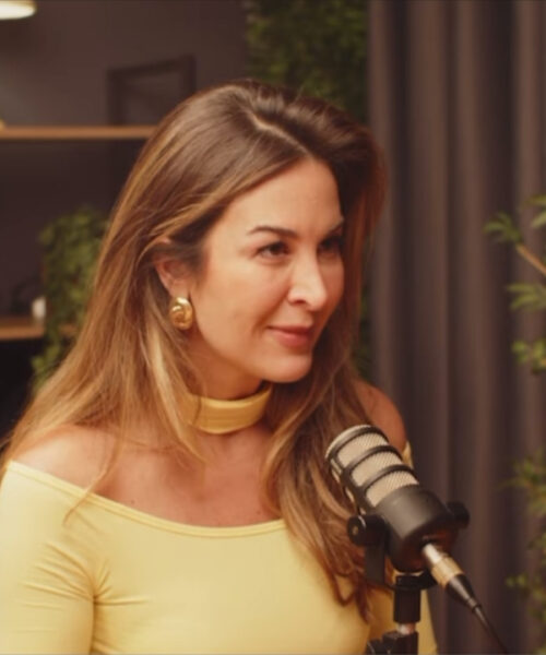 Por que é tão difícil sair de uma relação abusiva? Psicóloga Pamela Magalhães fala sobre o assunto no podcast A Infância Explica
