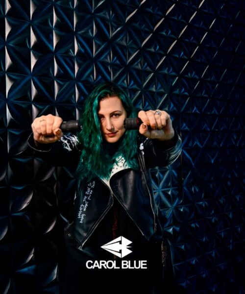 Carol Blue: A Arte do Pontilhismo e o Trajeto de Uma Tatuadora Premiando Fronteiras