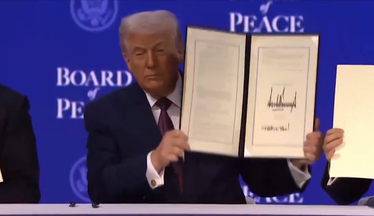 Trump cria novo ‘Consórcio para a Paz’ e se compromete a colaborar com a ONU