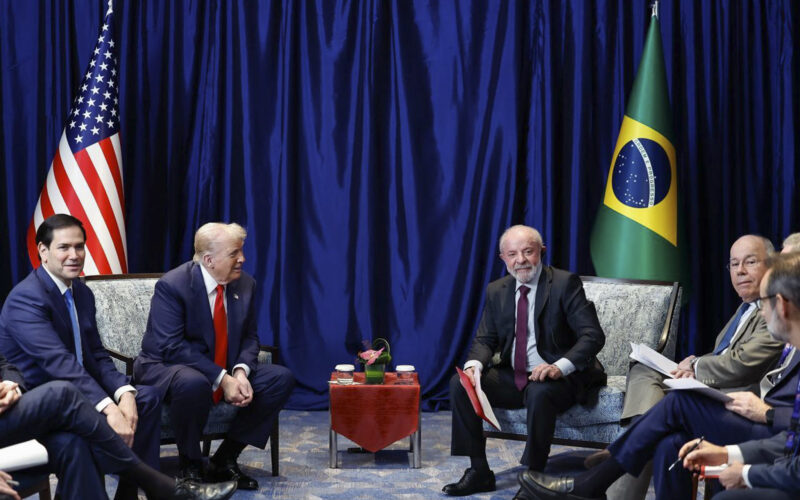 Lula e Trump trocam ideias por telefone sobre economia, tarifas e crise na Venezuela