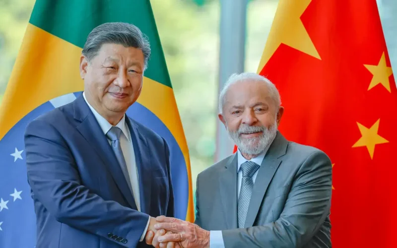 Lula libera entrada de chineses sem visto no Brasil