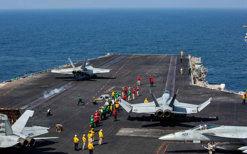 EUA desmentem suposta inesperiente de mísseis iranianos contra porta-aviões Abraham Lincoln.