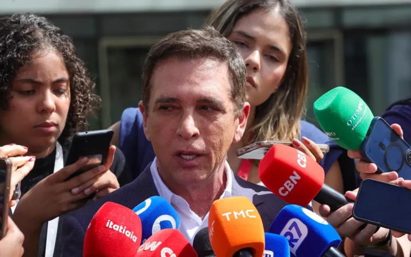 “Presidente Jair Bolsonaro recebe alta e retorna para casa”