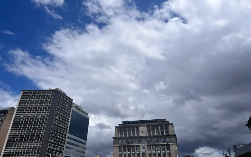 Previsão de céu nublado e garoa fraca em algumas regiões do Rio Grande do Sul nesta sexta-feira.