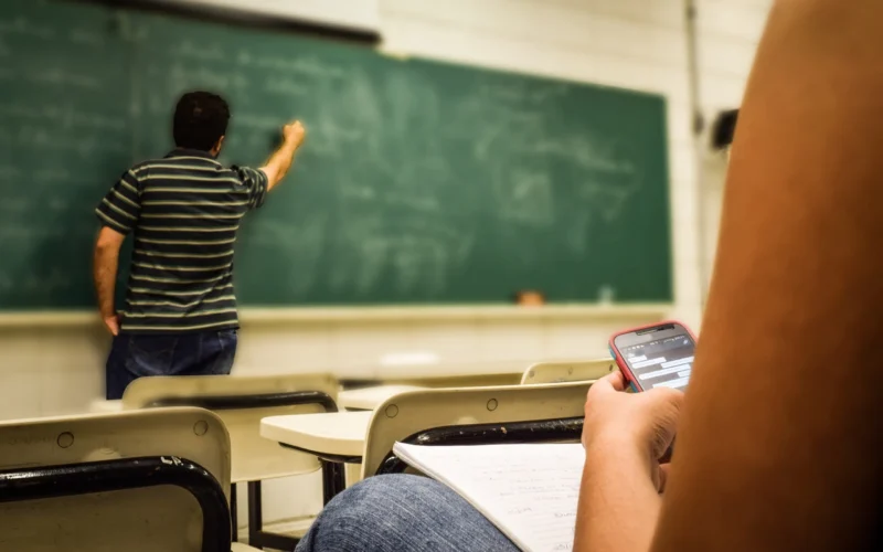 Aumento de 5,4% para professores do RS é oficializado com efeitos retroativos
