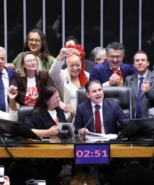 Câmara Legislativa aprova em duas votações proposta que extingue a escala 6×1