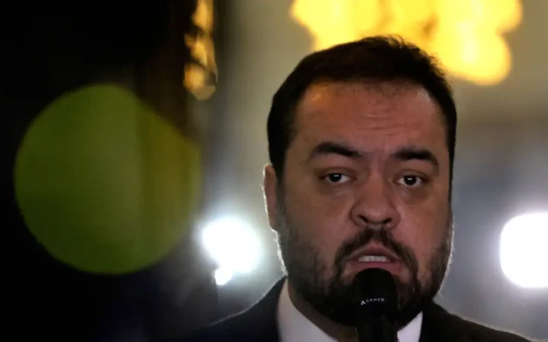 Cláudio Castro sofre operação da Polícia Federal com busca e apreensão