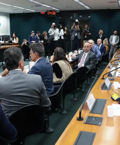 Suspensão da jornada 6 x 1: Votação da PEC é postergada por pedido de vista