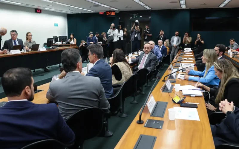 Suspensão da jornada 6 x 1: Votação da PEC é postergada por pedido de vista