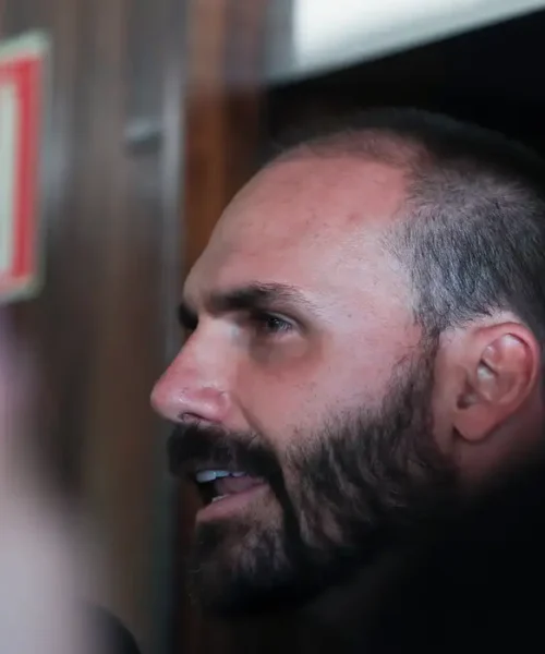 Eduardo Bolsonaro recebe pena de 4 anos e 2 meses por coação, decide STF