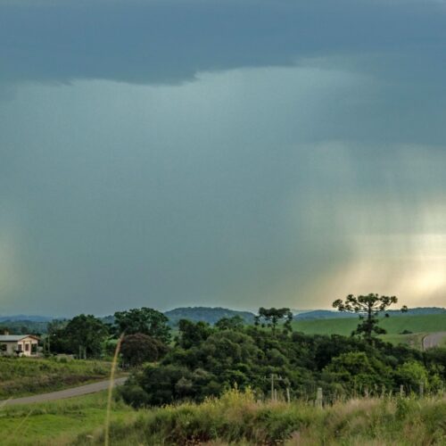 Tempestades à vista: Inmet emite alerta amarelo para regiões do RS entre os dias 11 e 12 de outubro