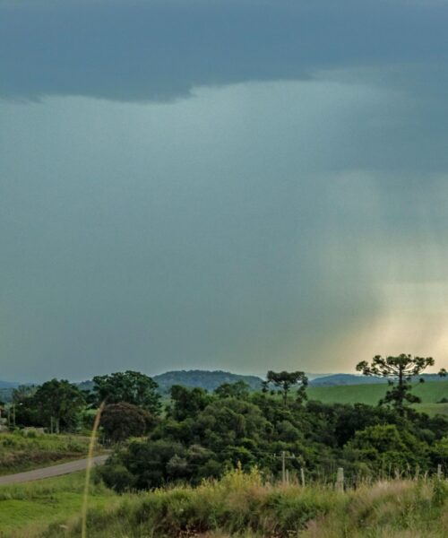 Tempestades à vista: Inmet emite alerta amarelo para regiões do RS entre os dias 11 e 12 de outubro
