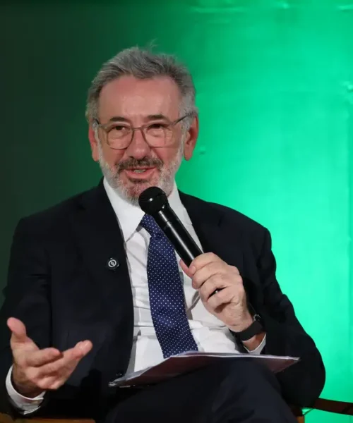 Imposição tarifária dos EUA pode prejudicar indústrias brasileiras, incluindo calçados e equipamentos