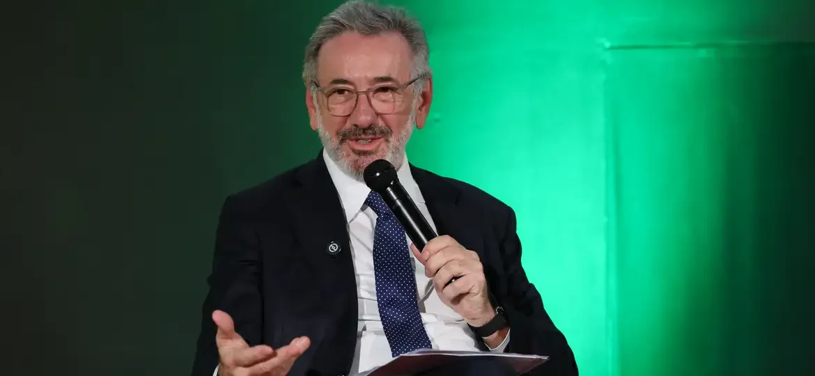Aumento de tarifas dos EUA coloca em risco indústrias brasileiras, incluindo calçados e máquinas