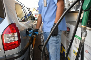 Gasolina tem queda em maio impulsionada por etanol mais acessível e apoio do governo