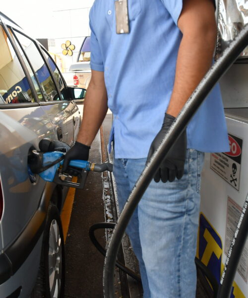 Gasolina tem queda em maio impulsionada por etanol mais acessível e apoio do governo