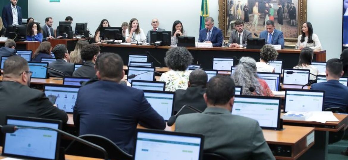 Comissão discute e vota proposta de diminuição da maioridade penal