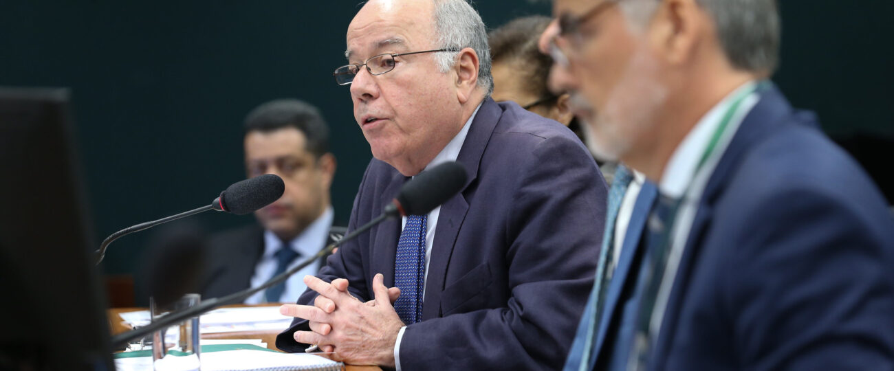 Chanceler do Brasil critica a legitimidade da tarifa imposta pelos Estados Unidos