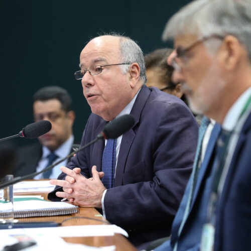 Chanceler do Brasil critica a legitimidade da tarifa imposta pelos Estados Unidos