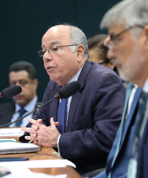Chanceler do Brasil critica a legitimidade da tarifa imposta pelos Estados Unidos